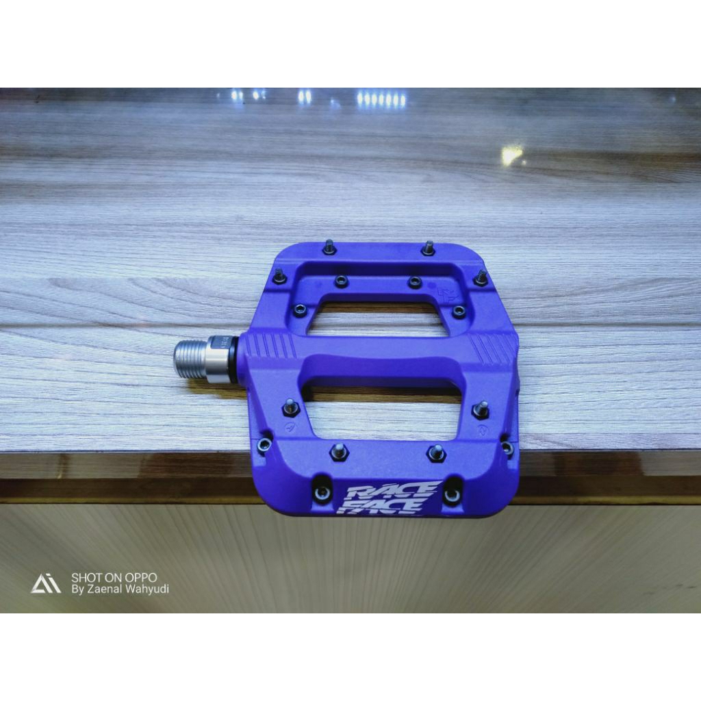 Pedal Sepeda Raceface Chester Bearing Composite Purple