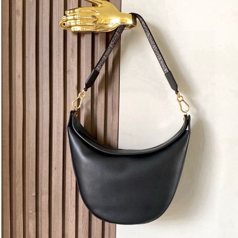 Tas selempang wanita model hobo setengah bulan bahan kulit satin dengan tali lebar nyaman kapasitas 