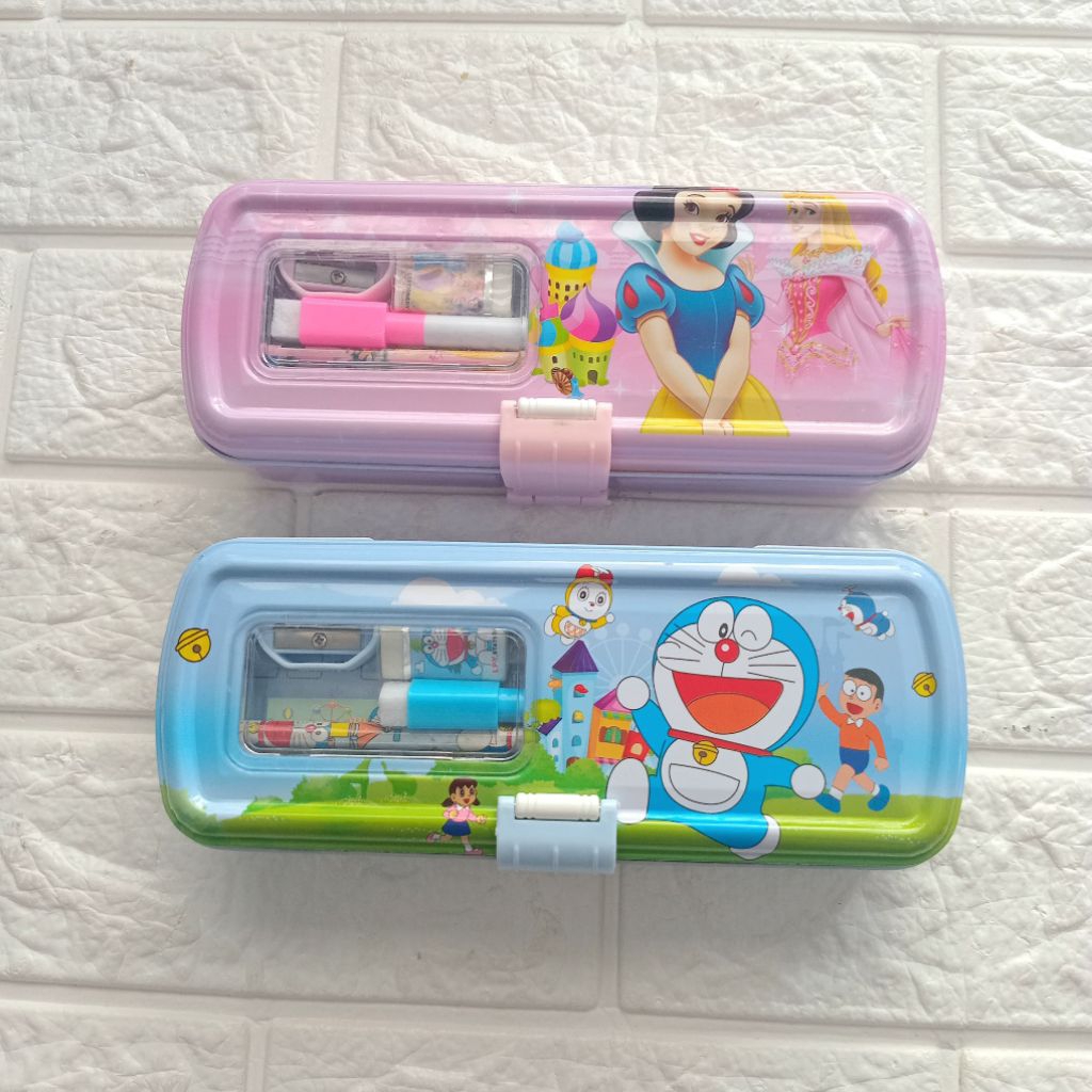 

INDAH JAYA STORE | TEMPAT KOTAK PENSIL BESI FREE SET ATK MOTIF DISNEY