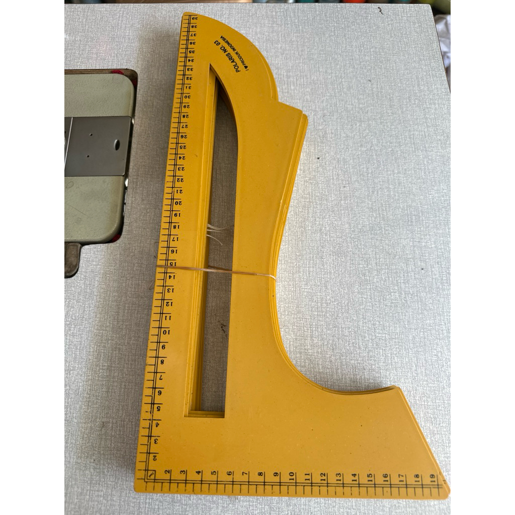 

Penggaris Pola Merk POLARIS NO 03 (1 pcs)