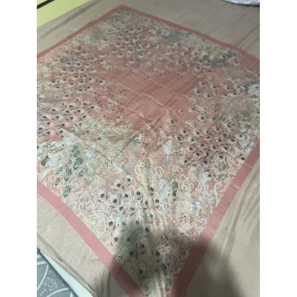 Buttonscarves New As is Edera rare bukan mono tapis