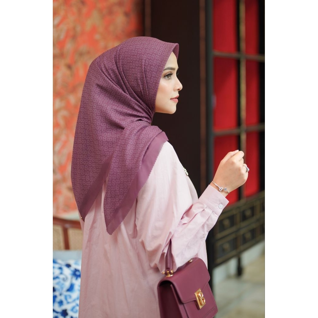 Buttonscarves The Tapis Square - Rosewood AS IS