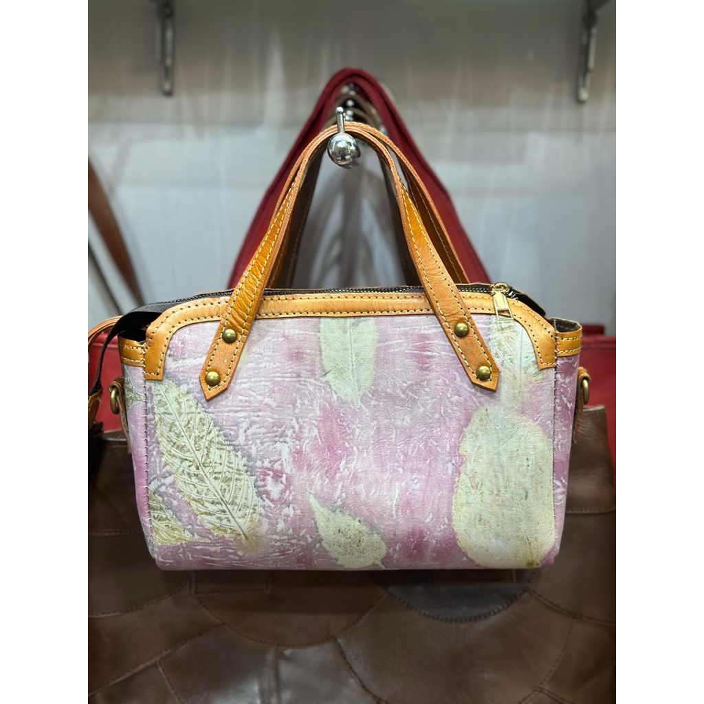 Tas kulit ecoprint motif daun 30x20cm