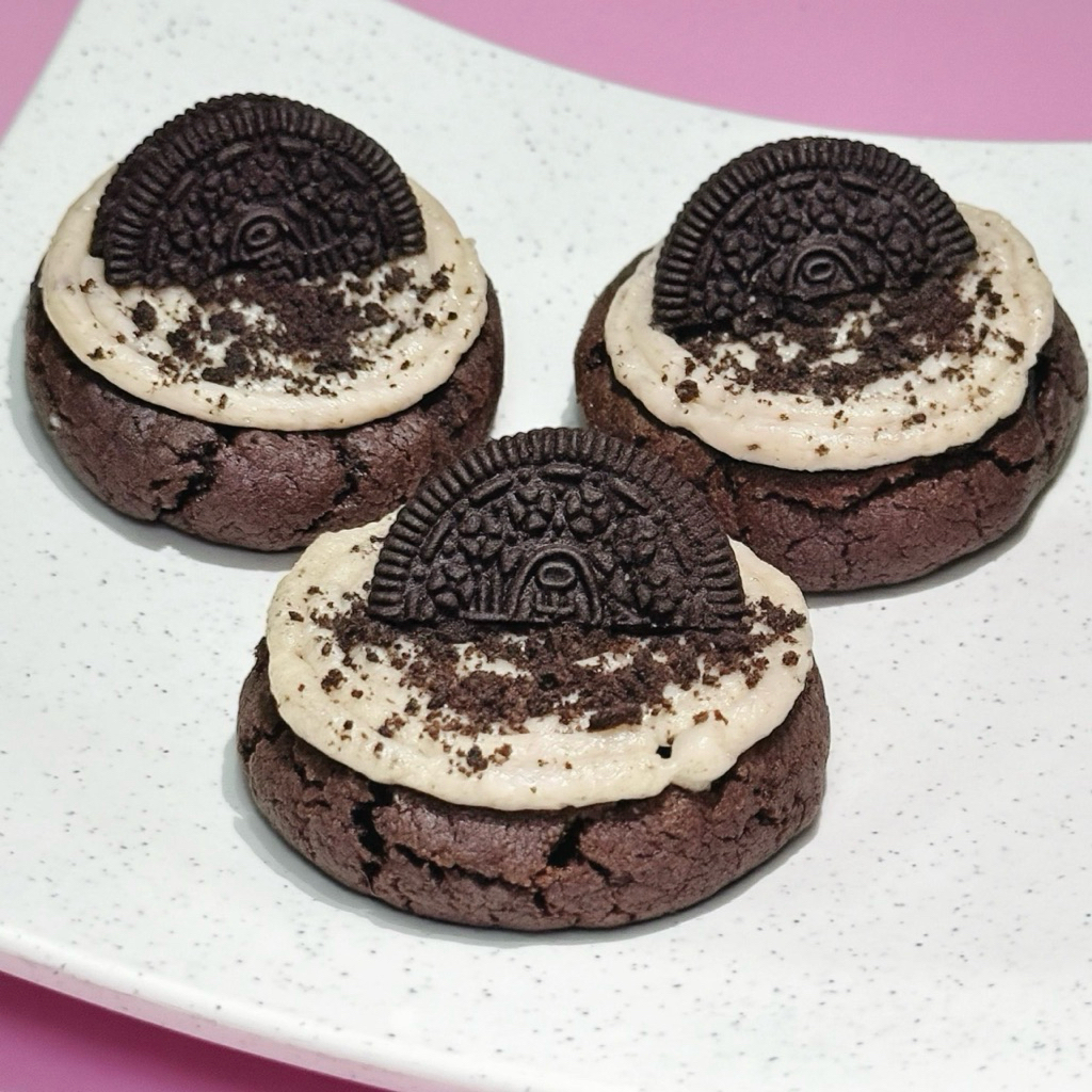 

Oreo Crumbl Cookies