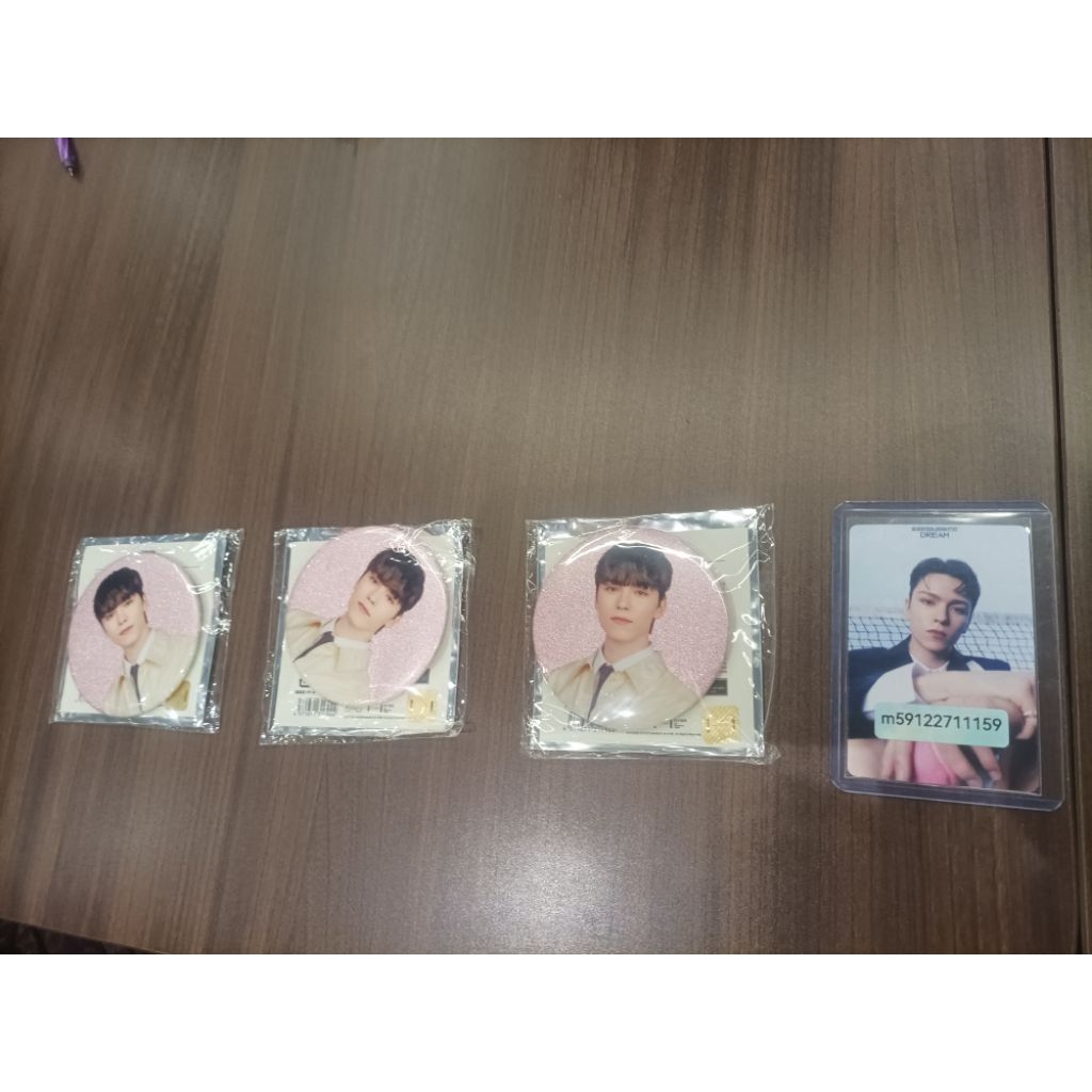 

Jual 3 Pin Merchandise plus id card Seventeen Japan 1st Original baru