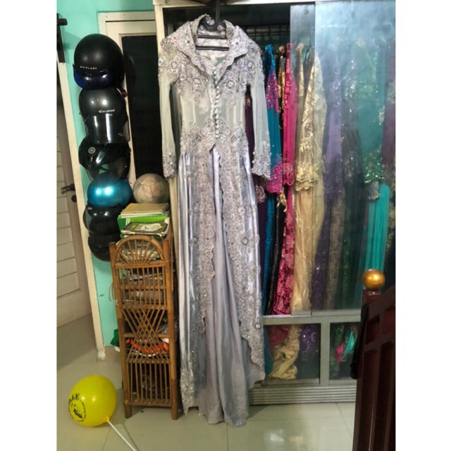 Kebaya Brokat Klasik Silver Payet Mutiara