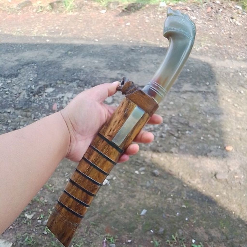 baja per 20cm lebar 3cm gagang tanduk ukir togog sarung kayu johar