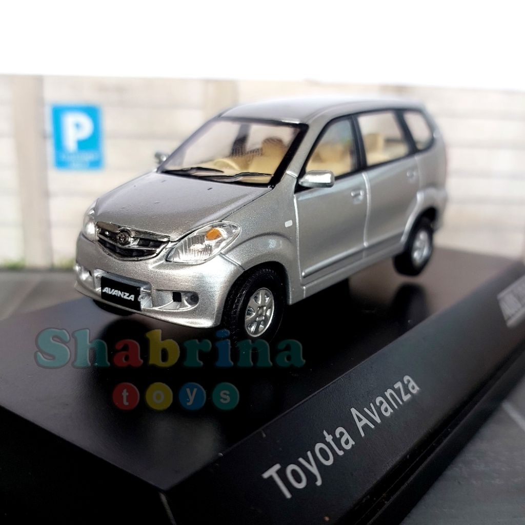 Diecast TOYOTA AVANZA OLD - Original Auto2000 / RIMS - Skala 1/43