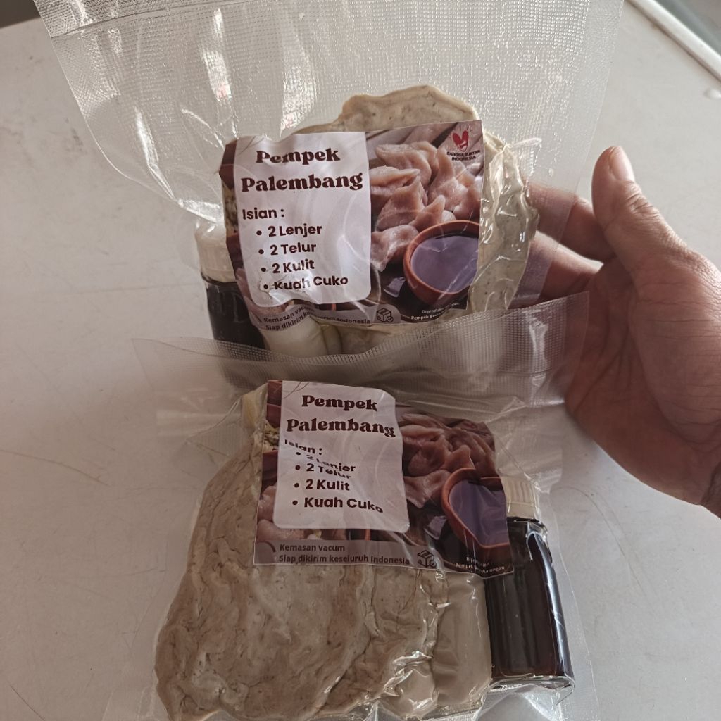 

pempek palembang isi 6(2 lenjer, 2 kulit, 2 telur) +cuko pedas manis