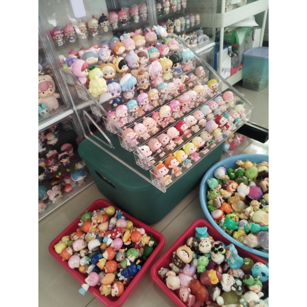 Etalase live kosmetik