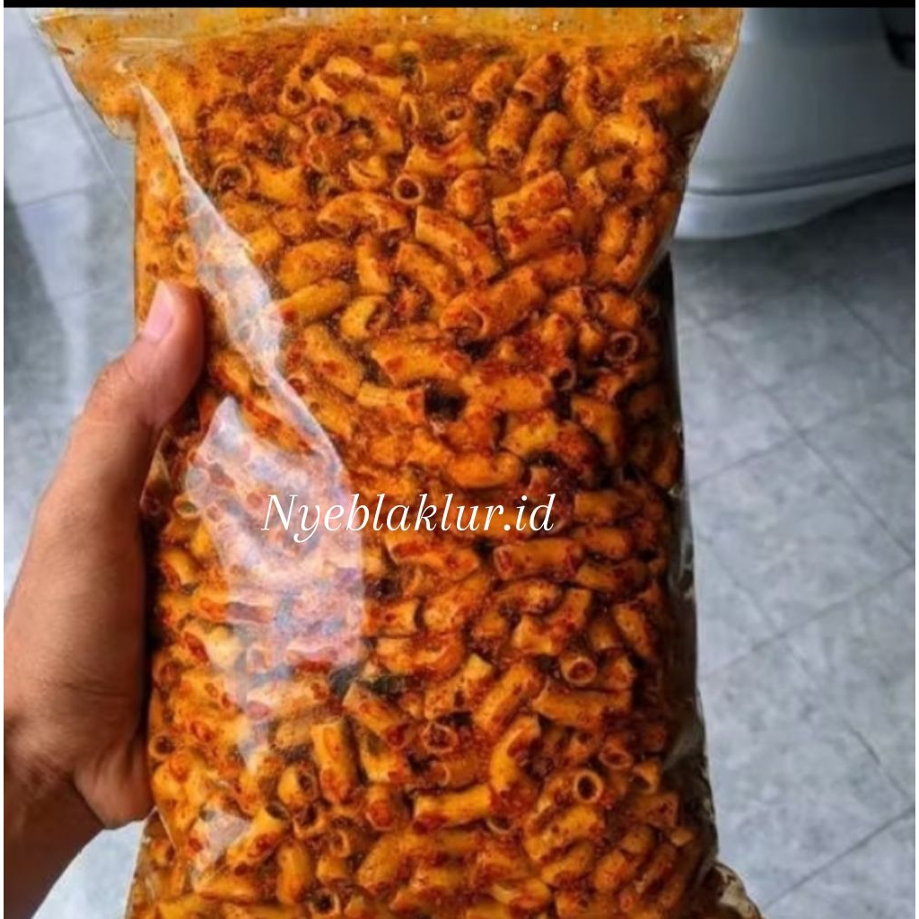 

Seblak makaroni bantat pedas daun jeruk kemasan 1kg. Cemilan pedas, Snack pedas, Lauk pauk.