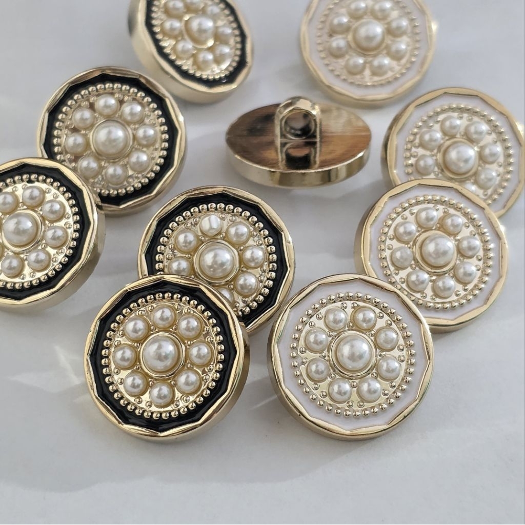 12 Pcs Kancing Jamur MUTIARA Timbu Bintik mutiara Ring hitam  (K1821 UV -)Hitam/Putih 21 mm