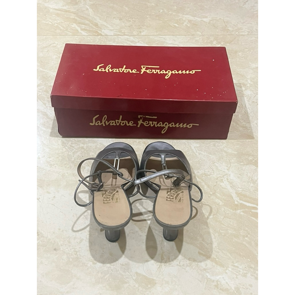 SEPATU SALVATORE FERRAGAMO STEEL