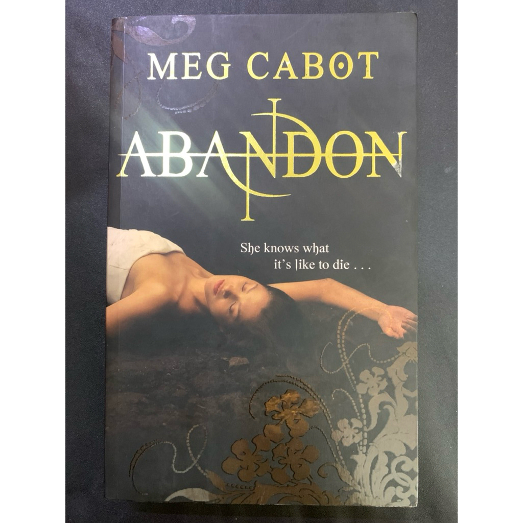 Abandon she knows what it’s like to die by Meg cabot