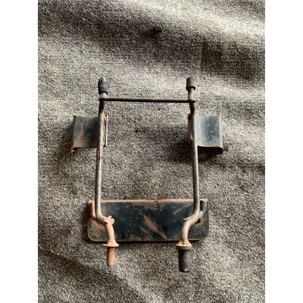 breket dudukan pangkon kupingan lampu reflektor depan motor Honda Tiger lama Tiger 2000 original sec