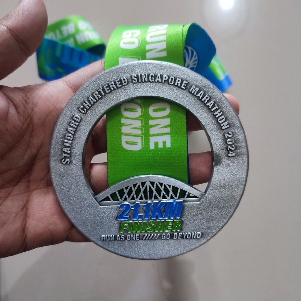 Medali HM Standard Chartered Singapore Marathon 2024