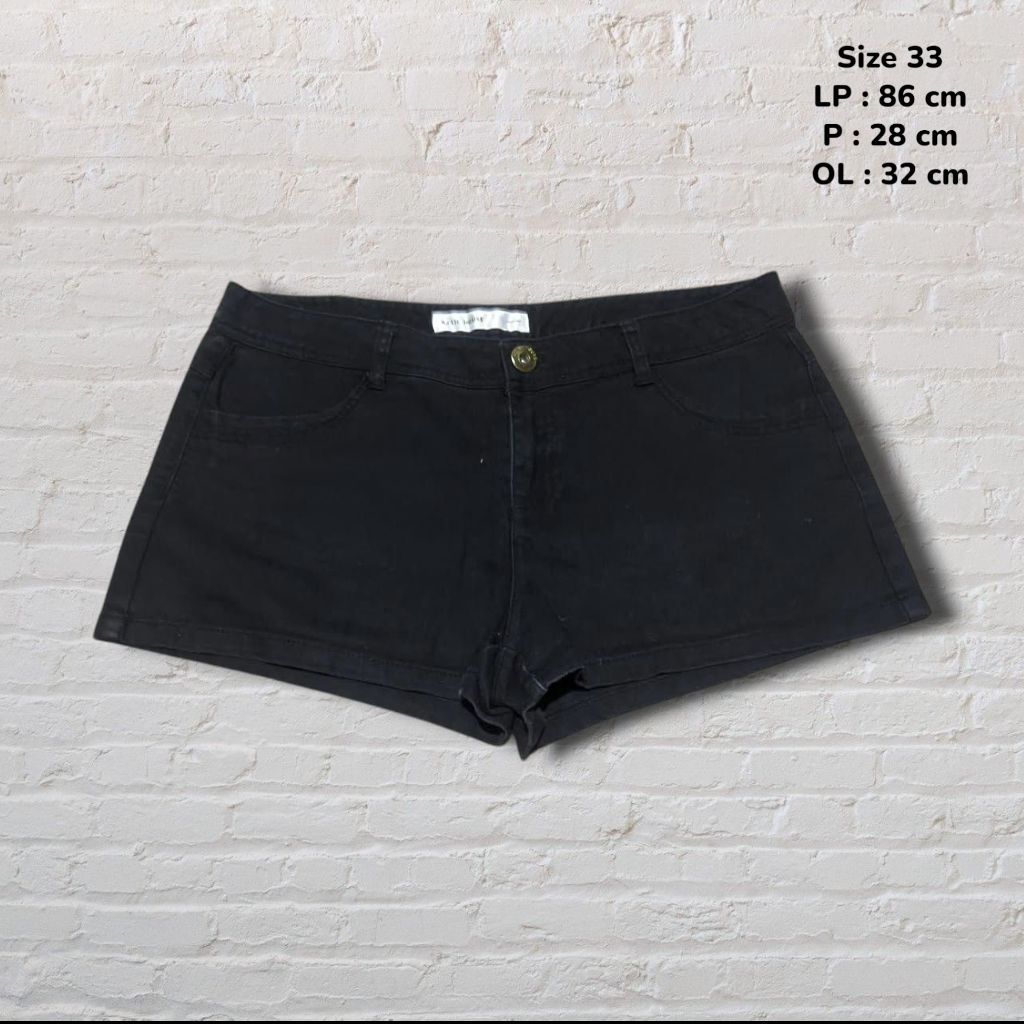 Size 33 Celana Pendek Hotpants Jeans Basic House Black Washed Original Second Preloved #MR34