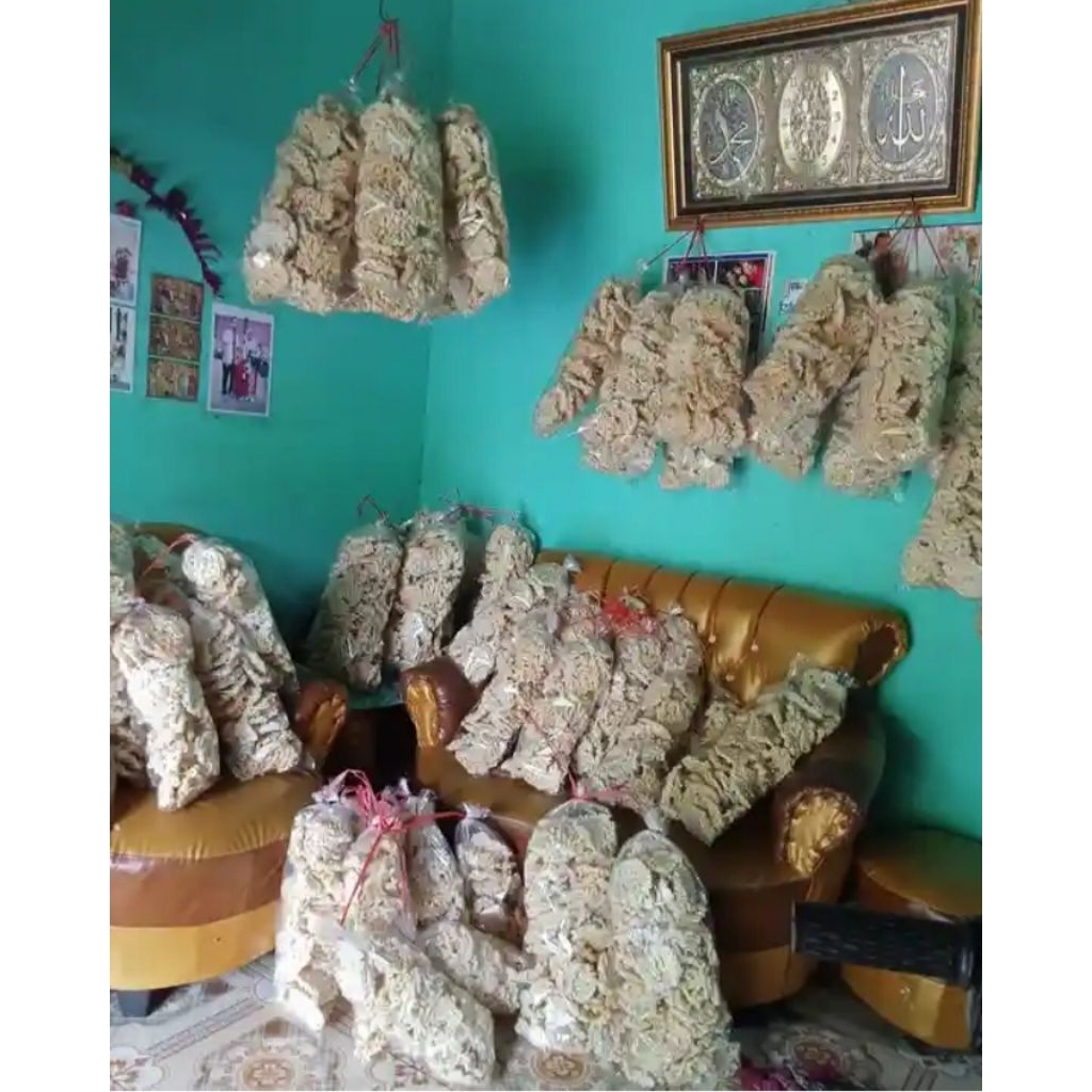 

kerupuk ikan bik patahila original enak. gurih no bau bau ya kualitas premium