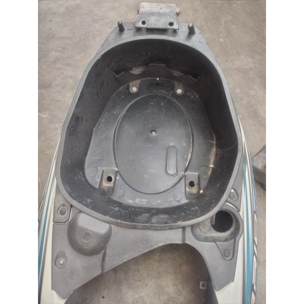 box/bagasi jok vario 110 lama