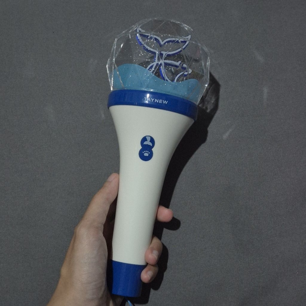 OFFICIAL LIGHTSTICK POLCA TAYNEW
