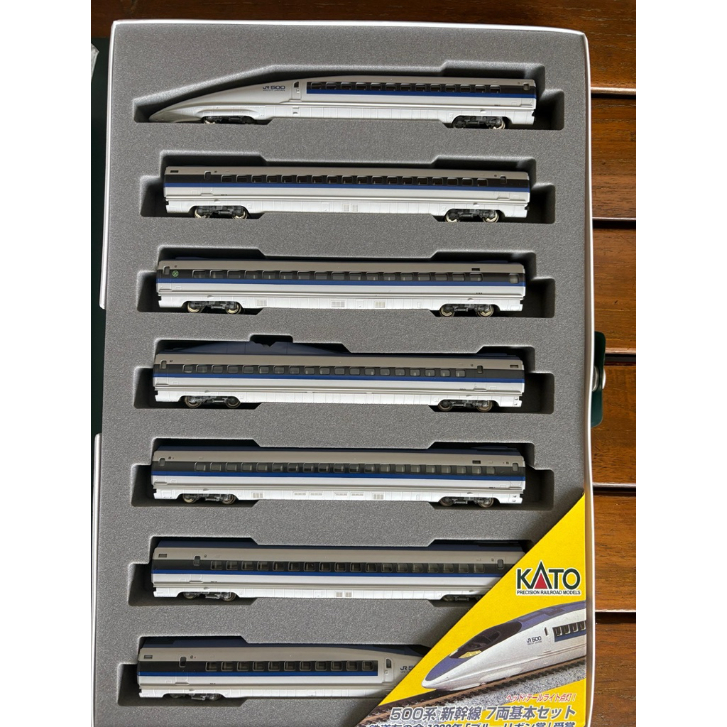 Kereta Model train set (1 engine + 6 car) merk KATO Shinkansen 500