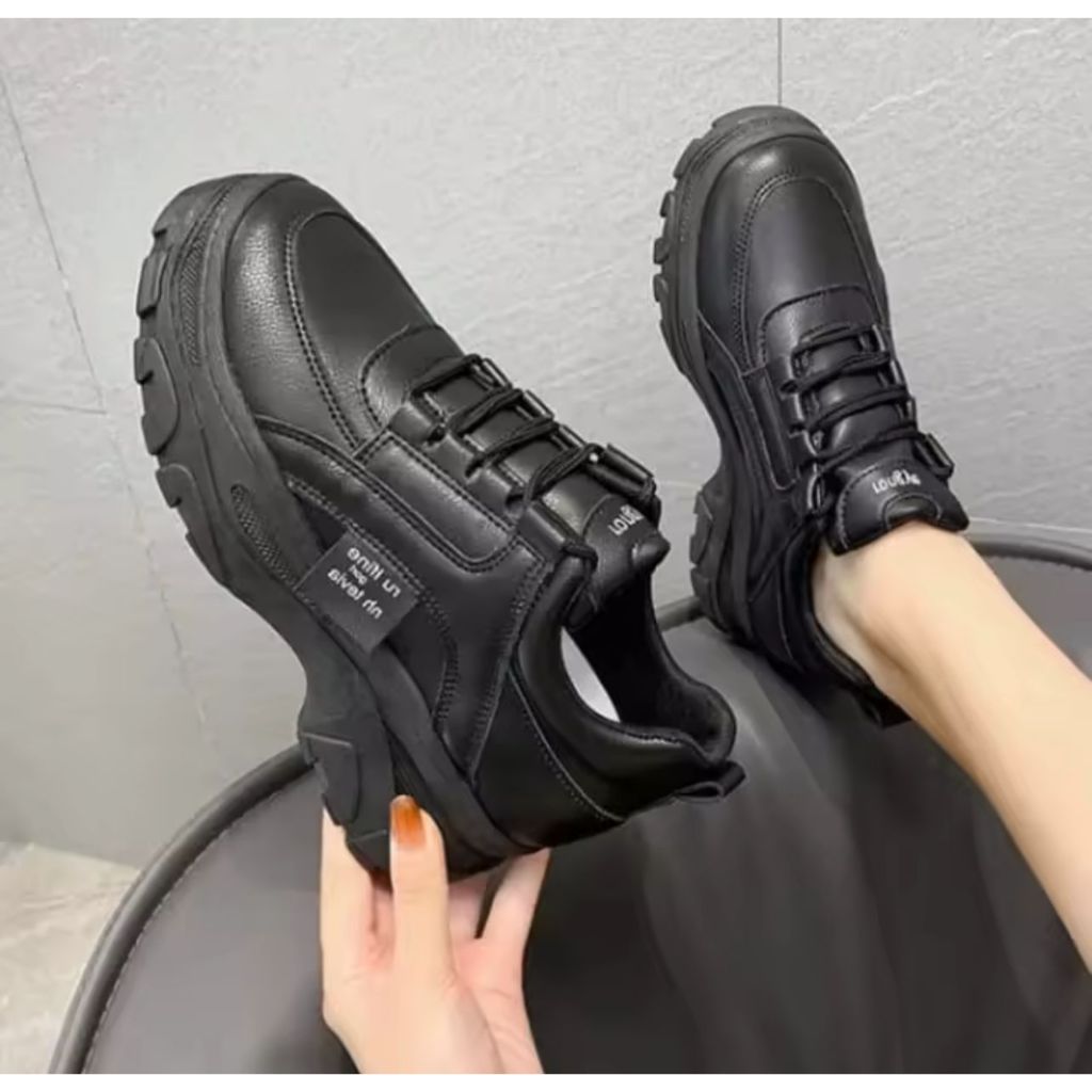 Sepatu Sekolah Wanita Style Korea Hitam Putih Casual