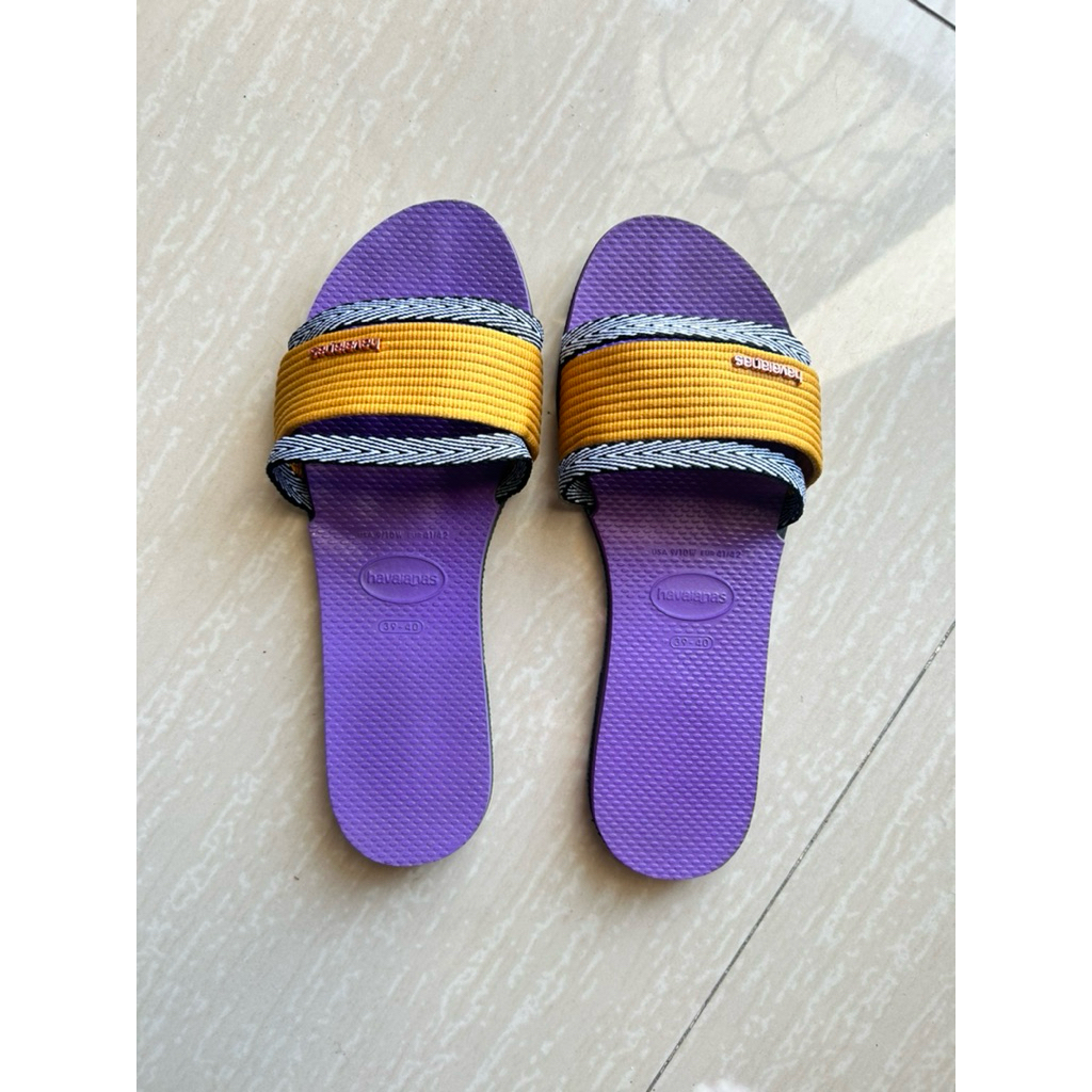 HAVAIANAS SANDALS (PRELOVED)