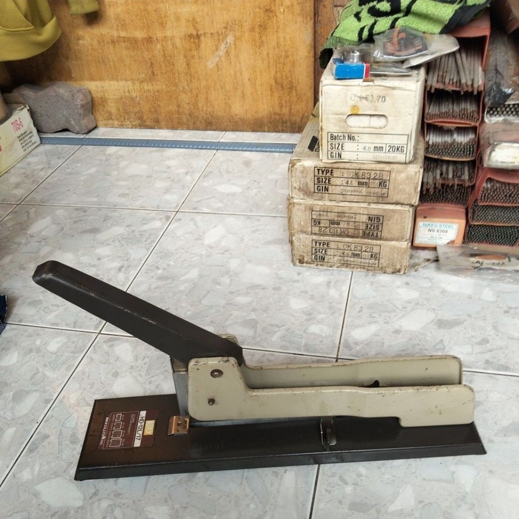 

STAPLER MAX Heavy duty HD-12L/17-Staples