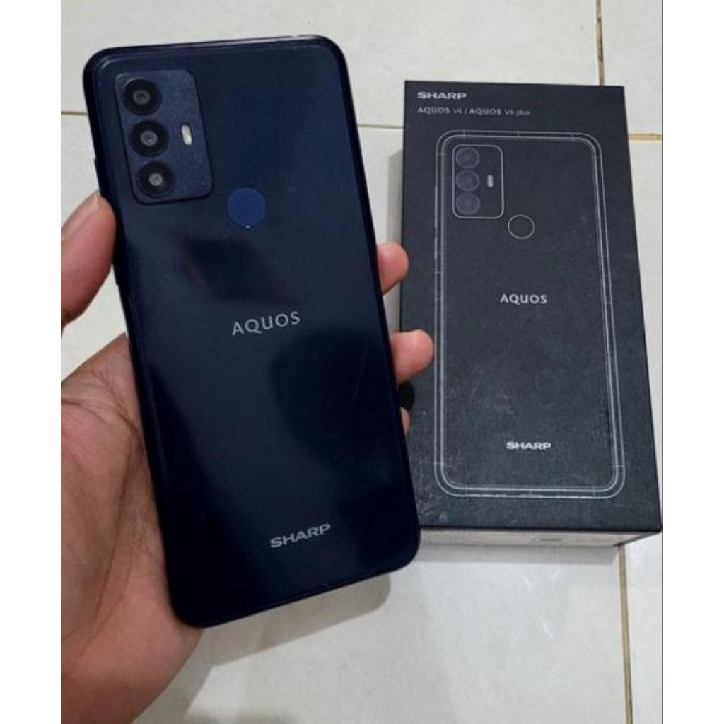 Sharp Aquos V6 plus NFC