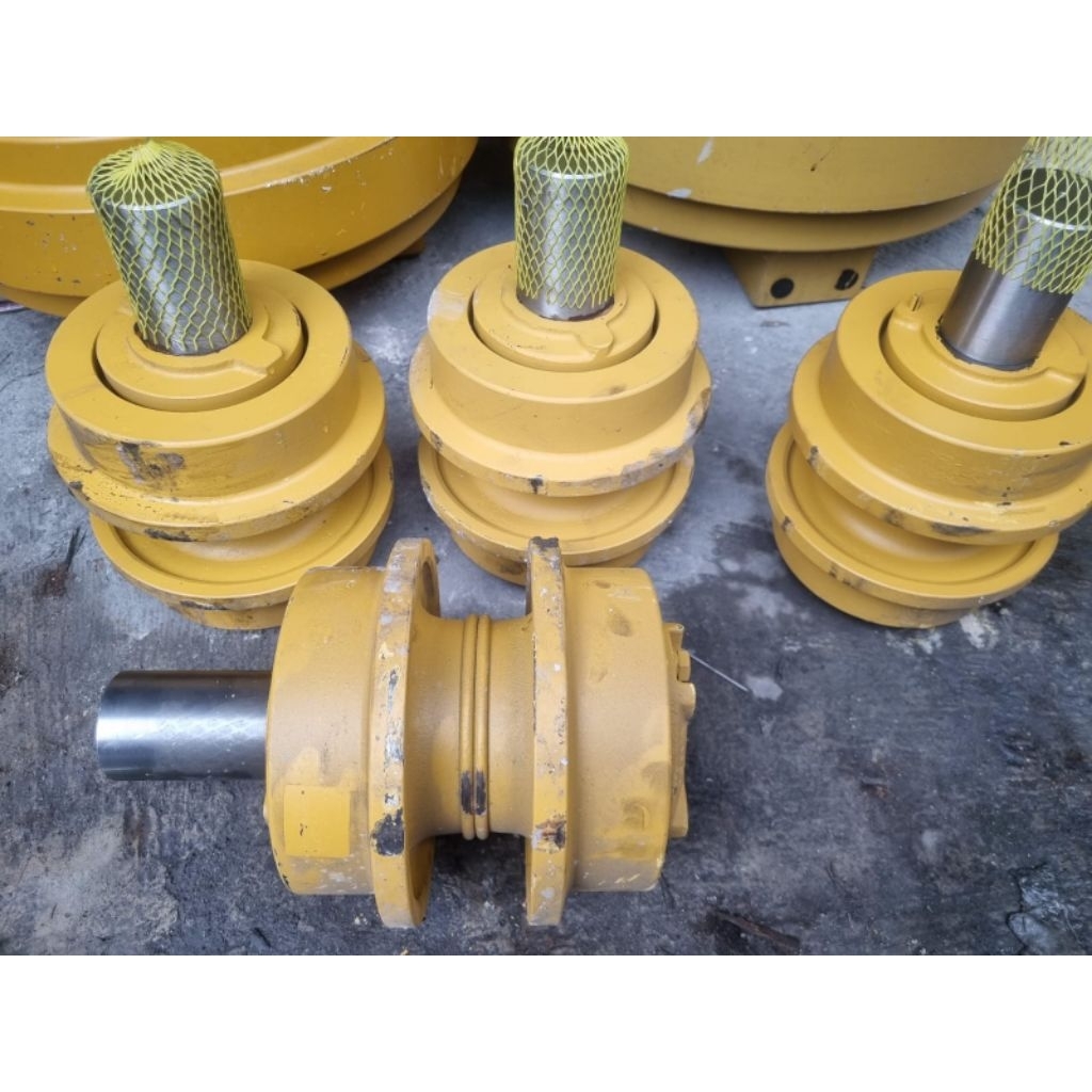Carrier Roller D65 / Top Roller D85 / Carrier Roller Assy/Spareparts/Alat Berat