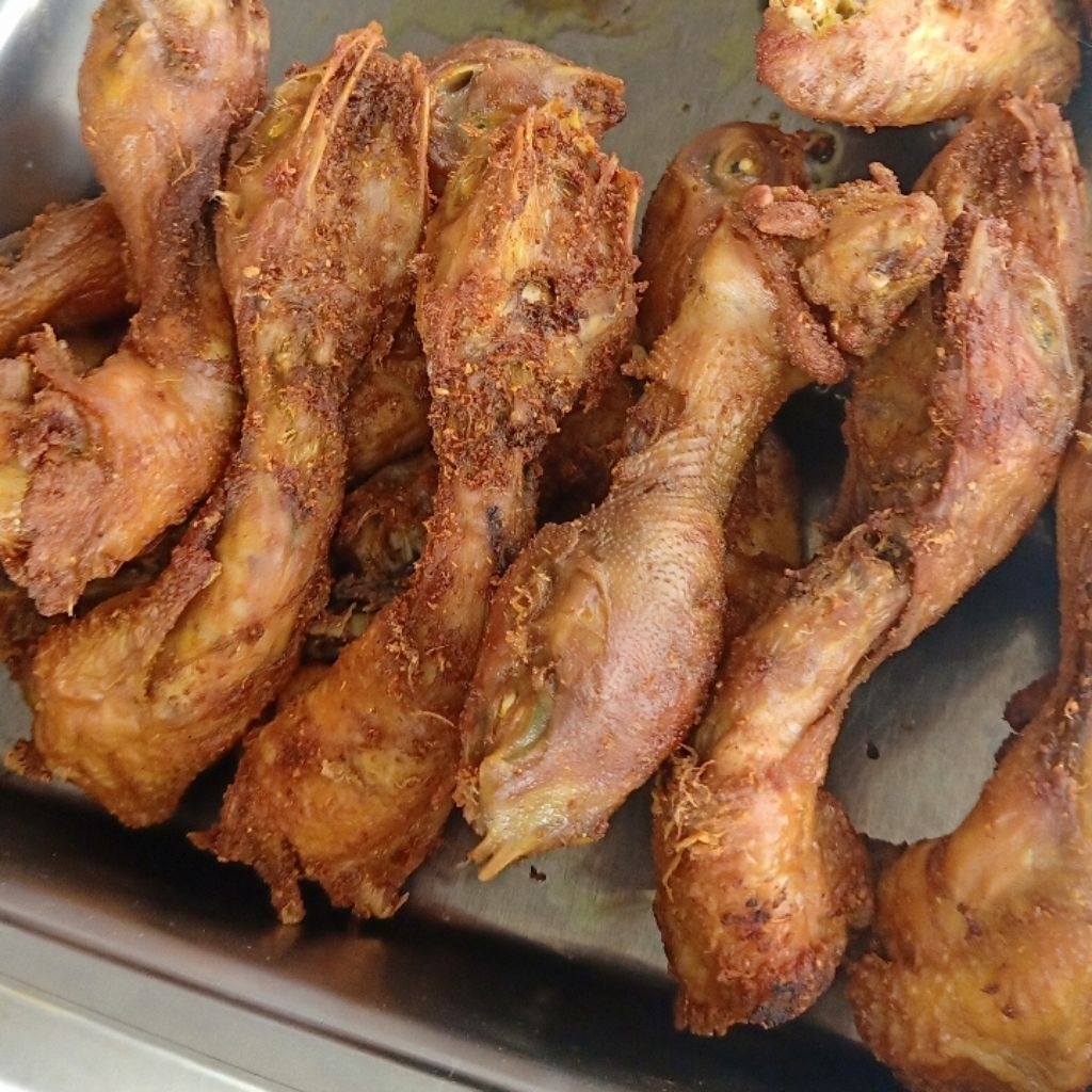 

kepala ayam ungkep bumbu rempah kuning siap goreng