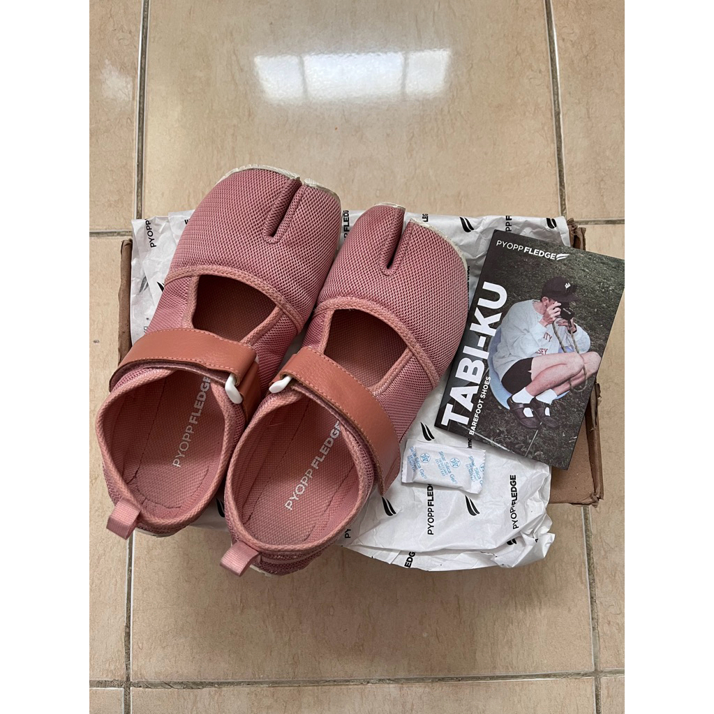 Sepatu Olahraga Wanita Pyopp Fledge (Preloved) size 39