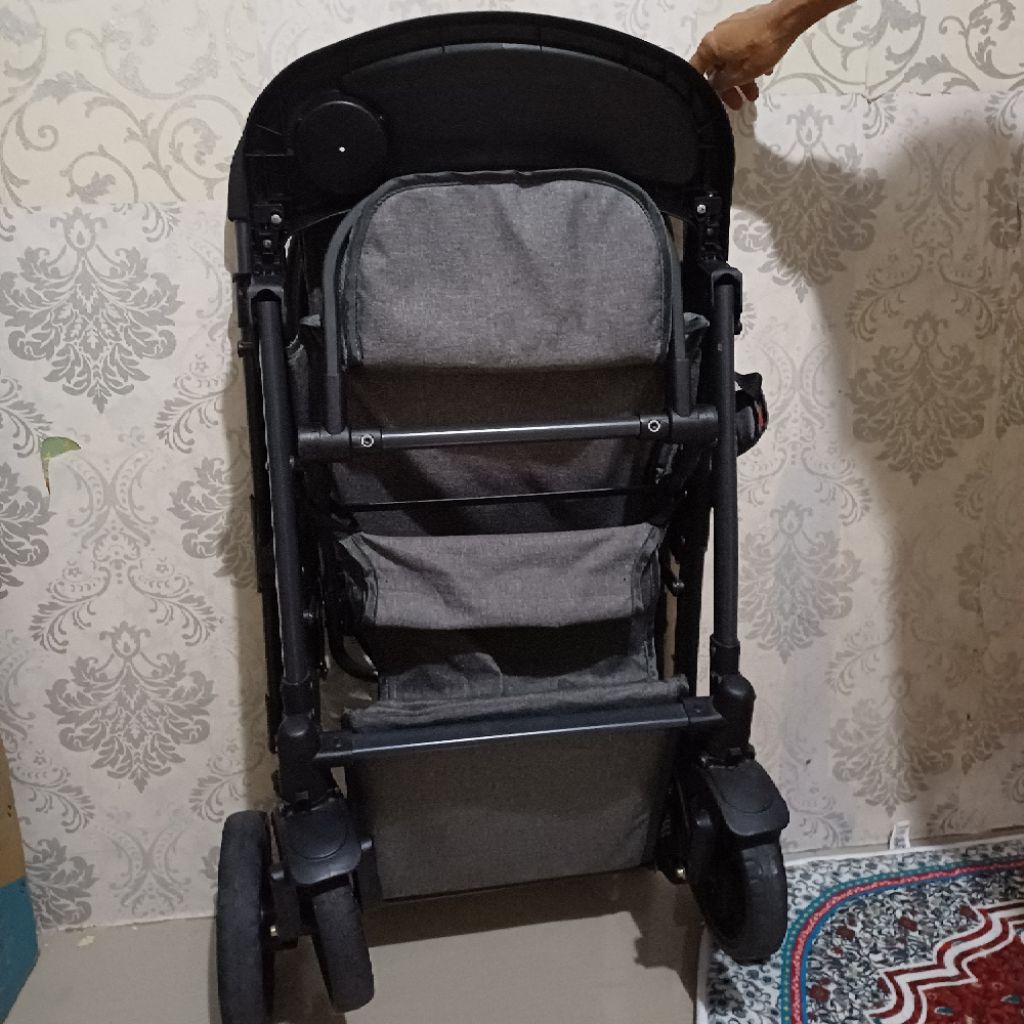 stroler baby does preloved like new..