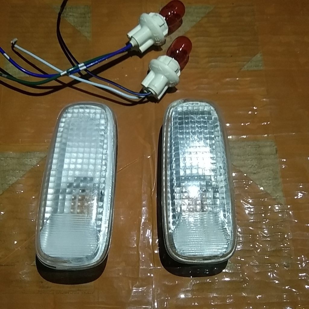Lampu sein fender spakbor rush Terios original.