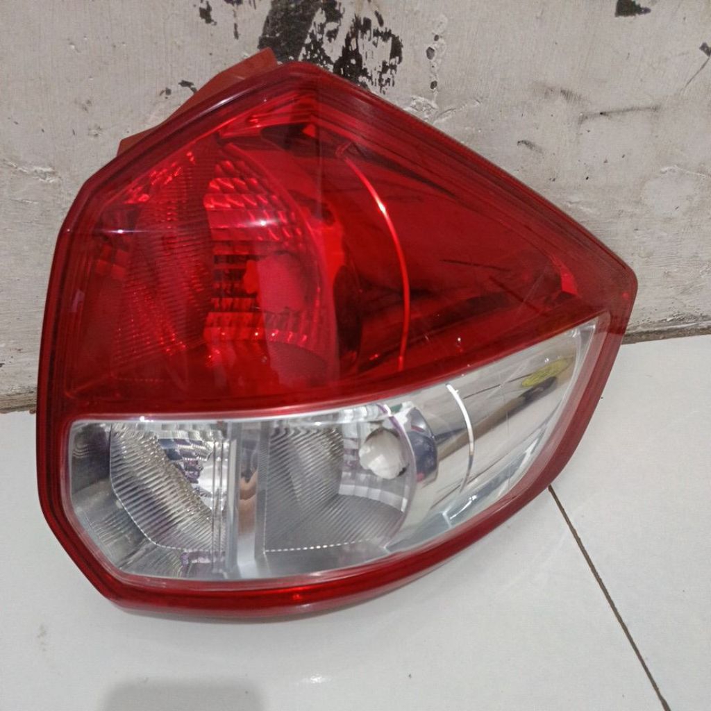 lampu belakang R3 RH 205-2014