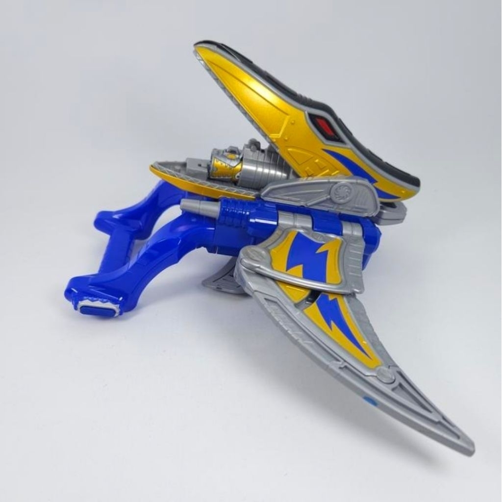 dx sentai kyoryuger gaburi changer gold ranger bandai