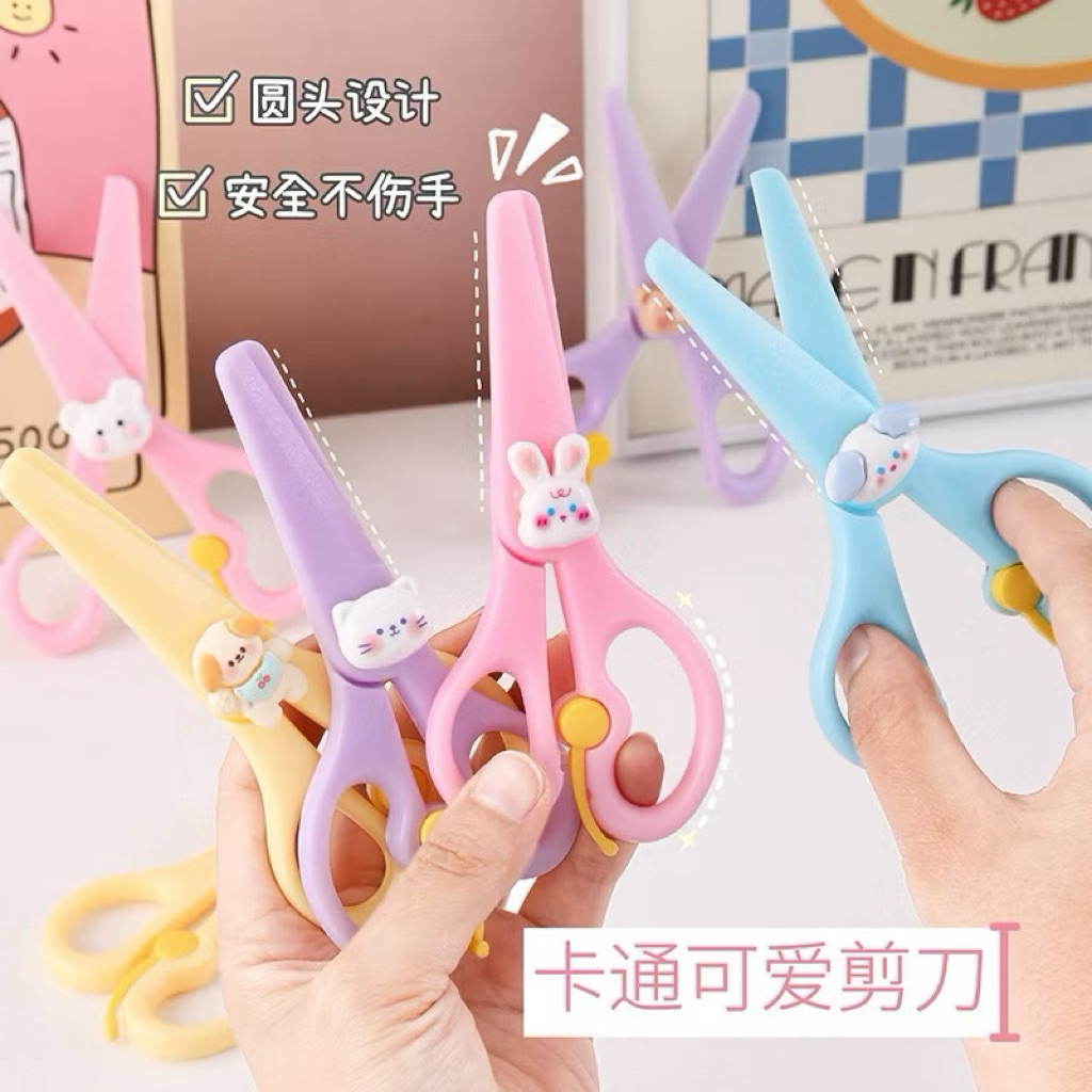 

GUNTING PLASTIK KARAKTER LUCU FREE LEM/GUNTING ANAK