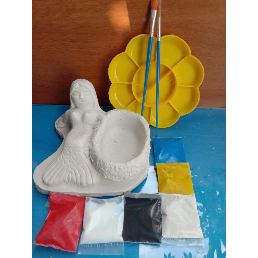 

paket lukis patung besar.isi 1patung,5cat,2kuas,1palet,1penggilap