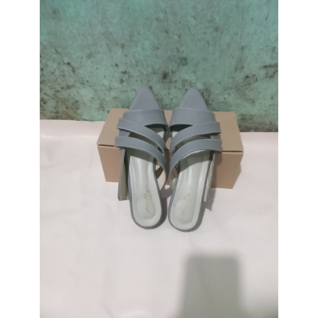 sendal wanita hak tahu tinggi 3 cm , model tali lilit . heels wanita hak tahu tinggi 3 cm model tali