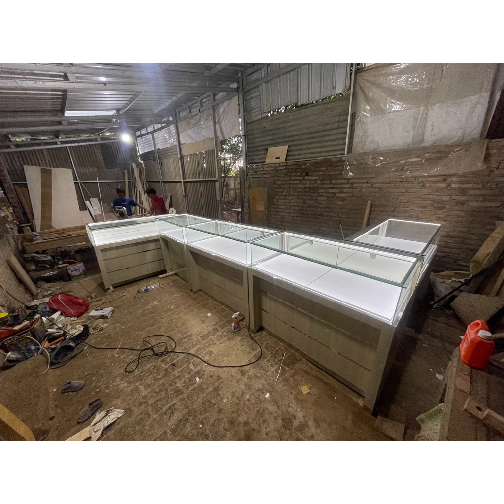 Etalase Optik Kaca LED Custom – Elegan & Fungsional