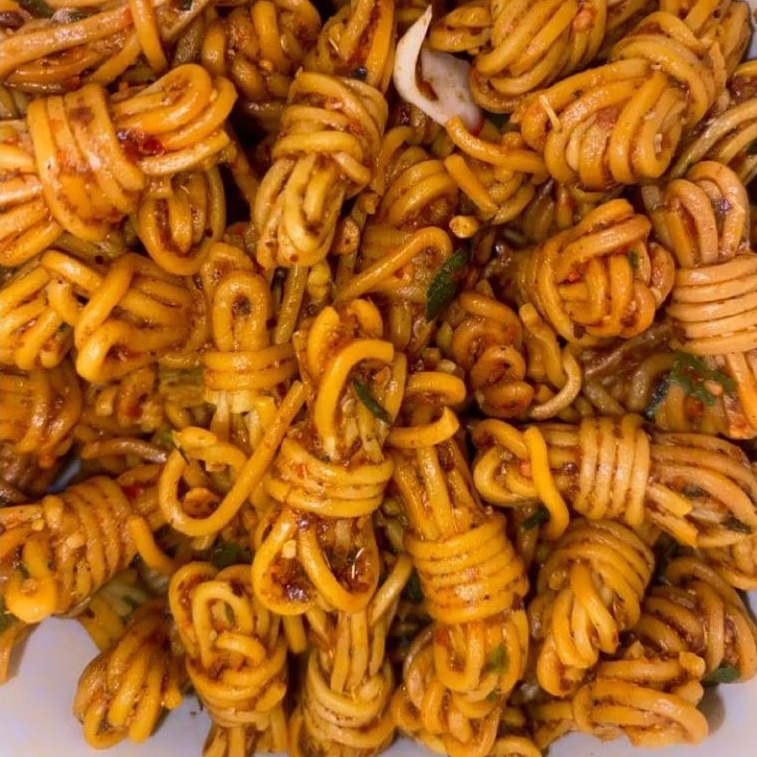 

MIE GULUNG 250 GRAM PEDAS DAUN JERUK DAN GURIH DAUN JERUK