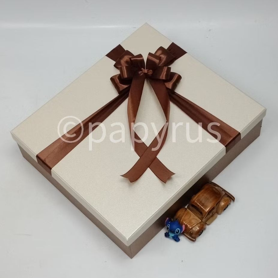 

PAPYRUS Kombinasi 35x40 Tinggi 10cm Kotak Kado Gift Box Hadiah V2