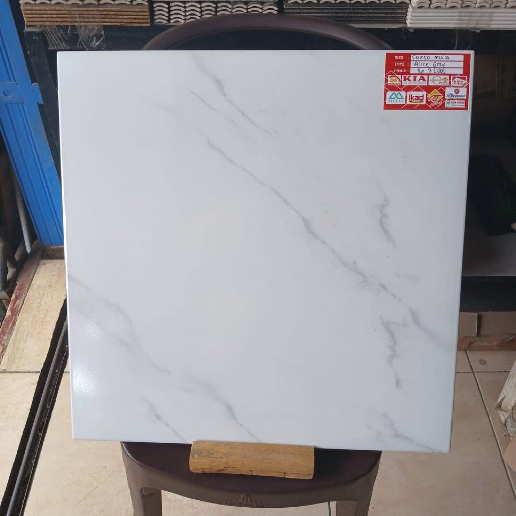 KERAMIK LANTAI 50x50 ALICE GREY | GLOSSY | MULIA