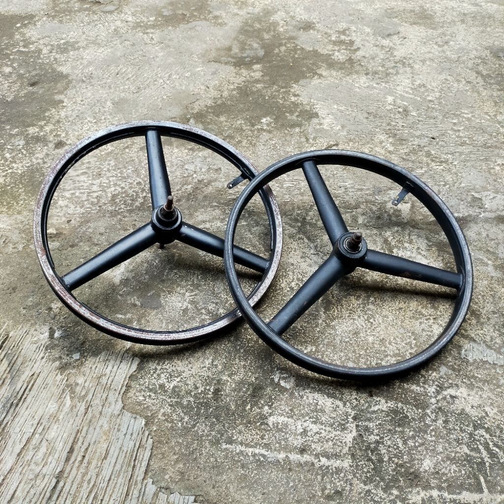 Sepasang Wheel Set Ukuran 20 Velg Pelk Pelek Veleg Velk Velek Bahan Besi Steel Palang 3 Balok PNP BM