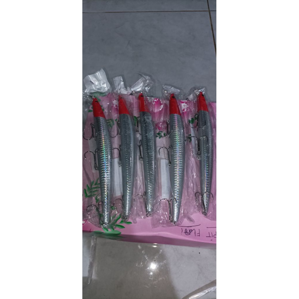 Minnow top water (umpan ikan mainan)