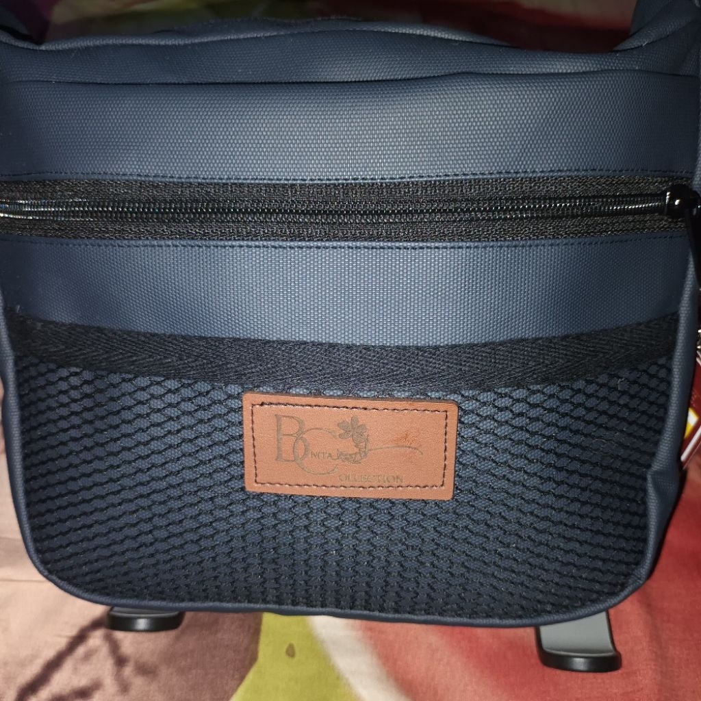 Tas Selempang Pria Kantong Depan Jaring