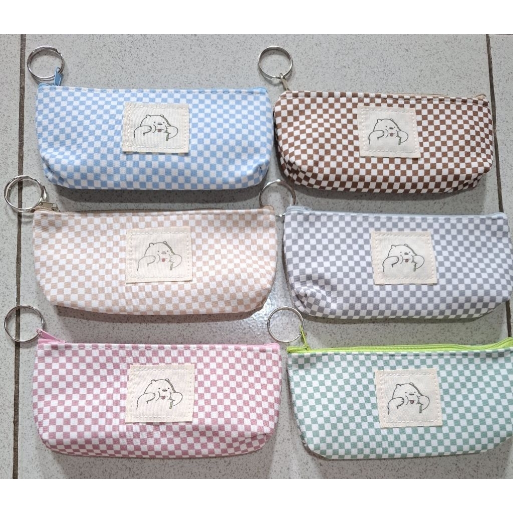 

kotak pensil motif kotak-kotak