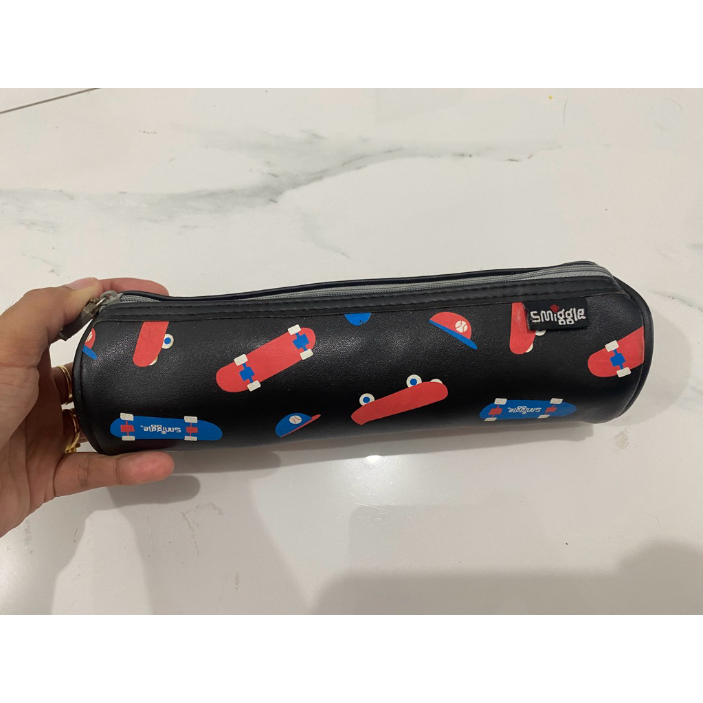 

Kotak Pensil Motif Mobil