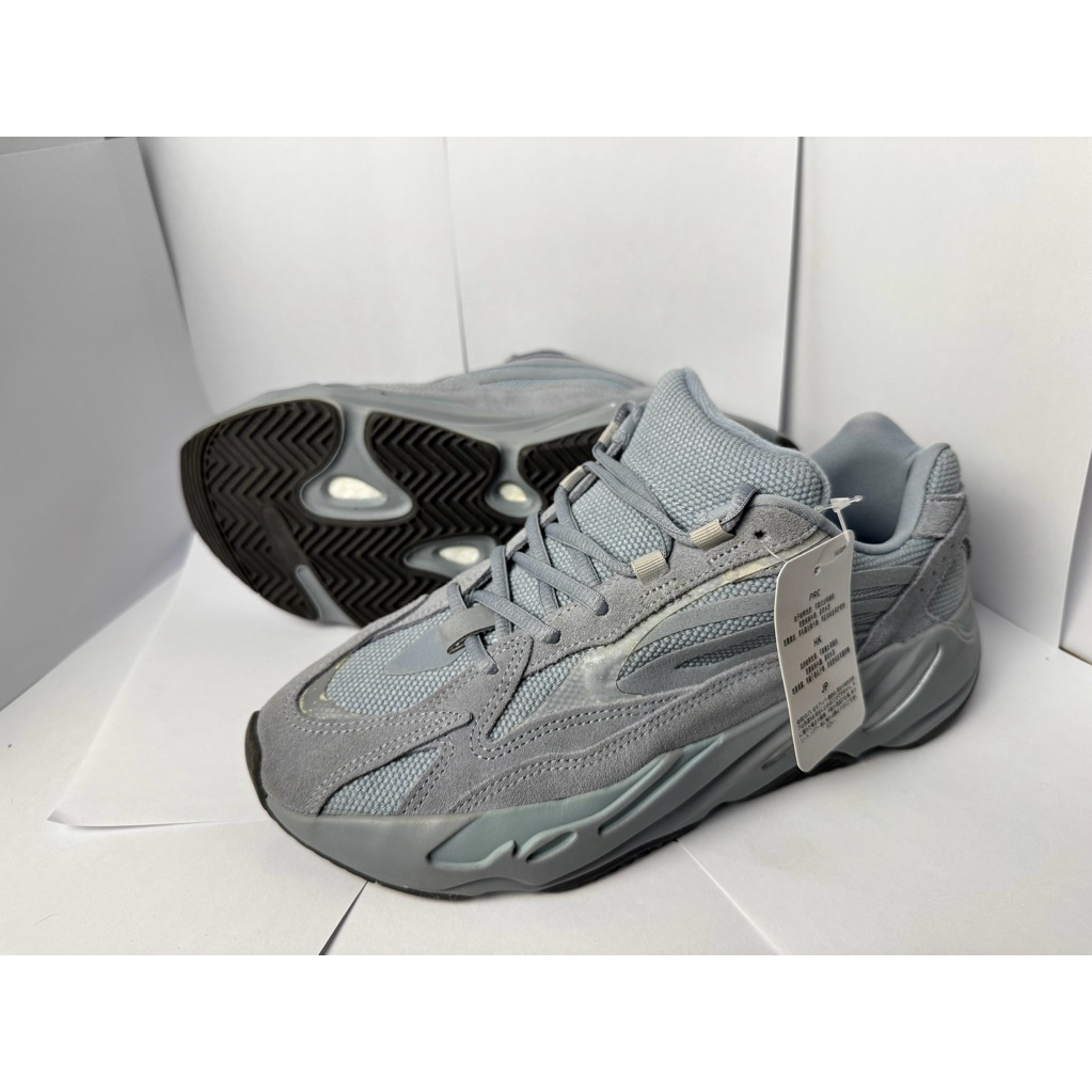 Sepatu Adidas Yeezy 700 Hospital Blue