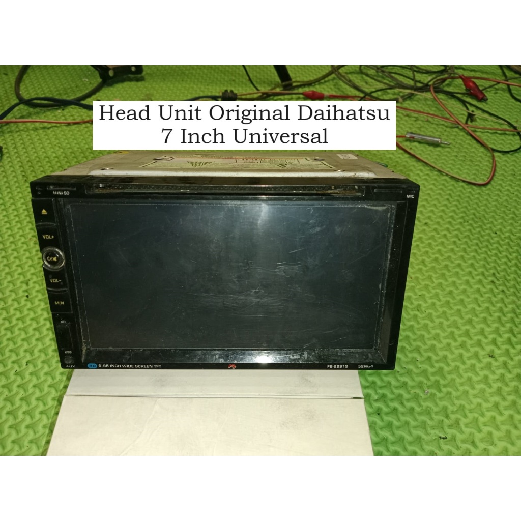 Head Unit Daihatsu 7 Inch Universal Dengan Soket | F8-6991S | Kondisi bekas normal.